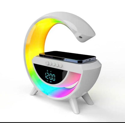 Bluetooth zvučnik + RGB lampa + Alarm sat + Radio + Bežični punjač – 5 u 1 multifunkcionalni uređaj